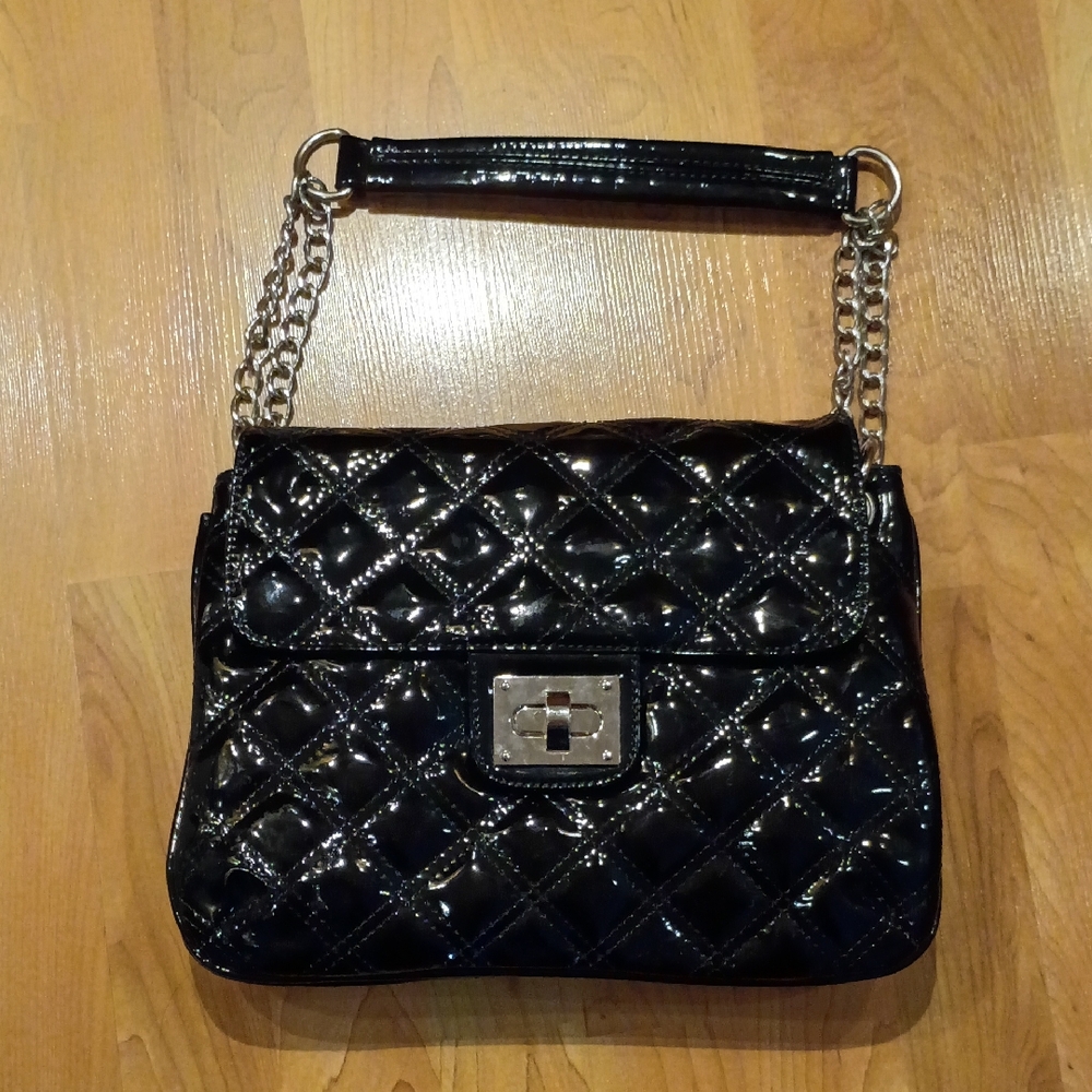 Elegant Black Quilted Handbag